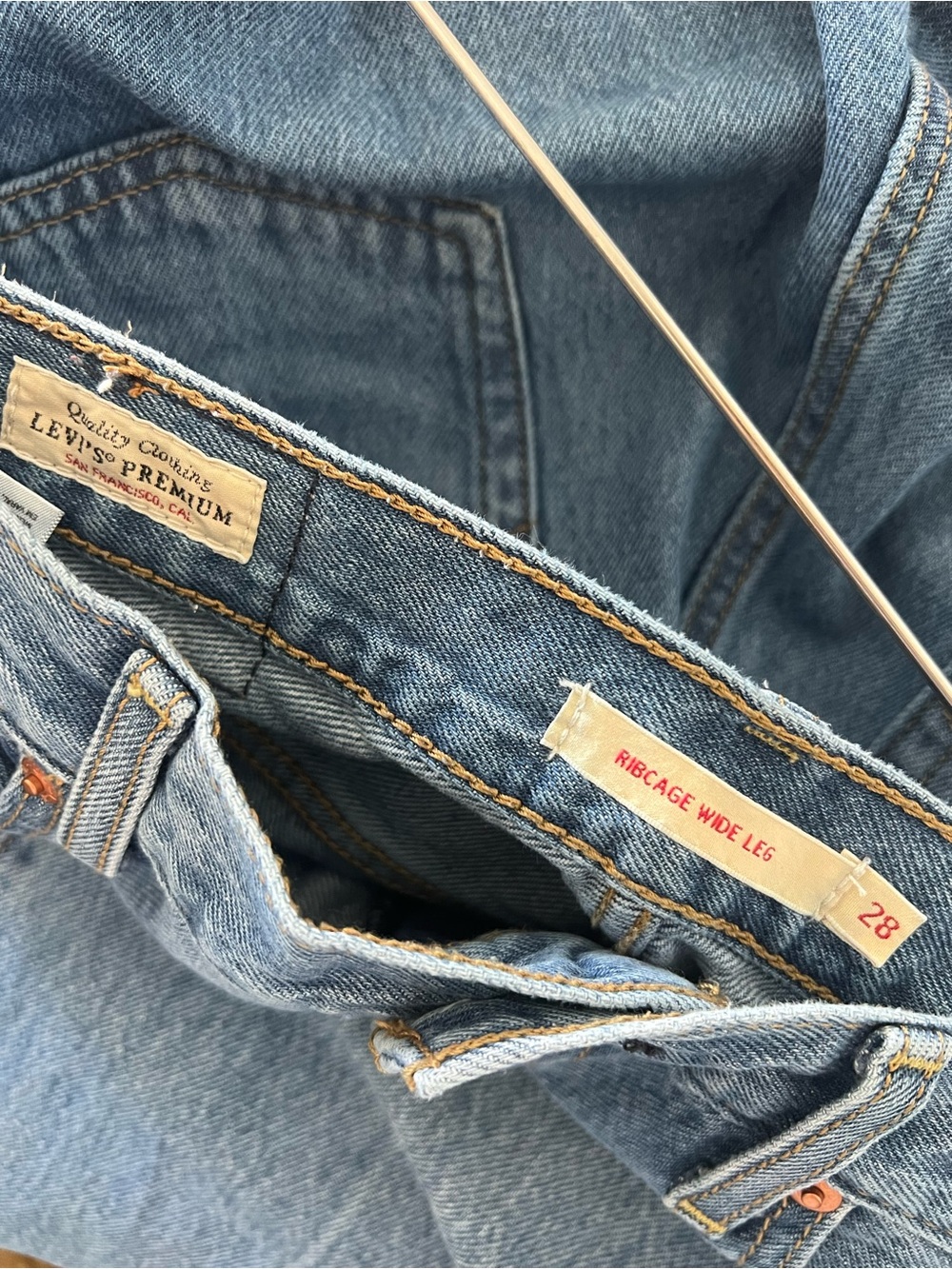 Levi’s Premium Ribcage Wide Leg Jeans Size 28 Medium Wash High Rise Denim - Picture 7 of 8